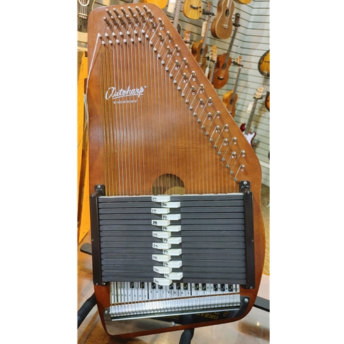 Used Oscar Schmidt 15 Chord Autoharp