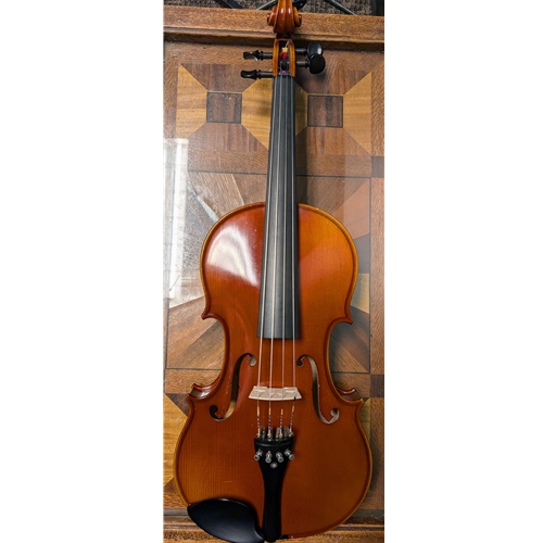 Used Roderich 704A 16" Viola Outfit