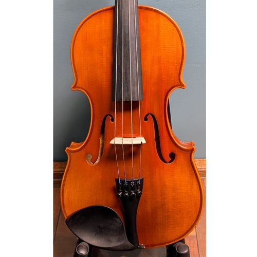 Used Eastman VA100 15" Viola Outfit