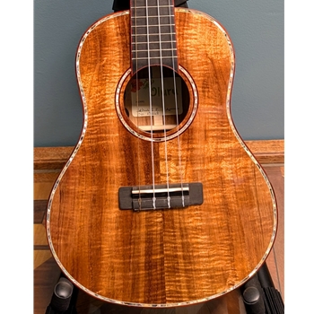 Used Uluru Lehua III E Tenor Ukulele